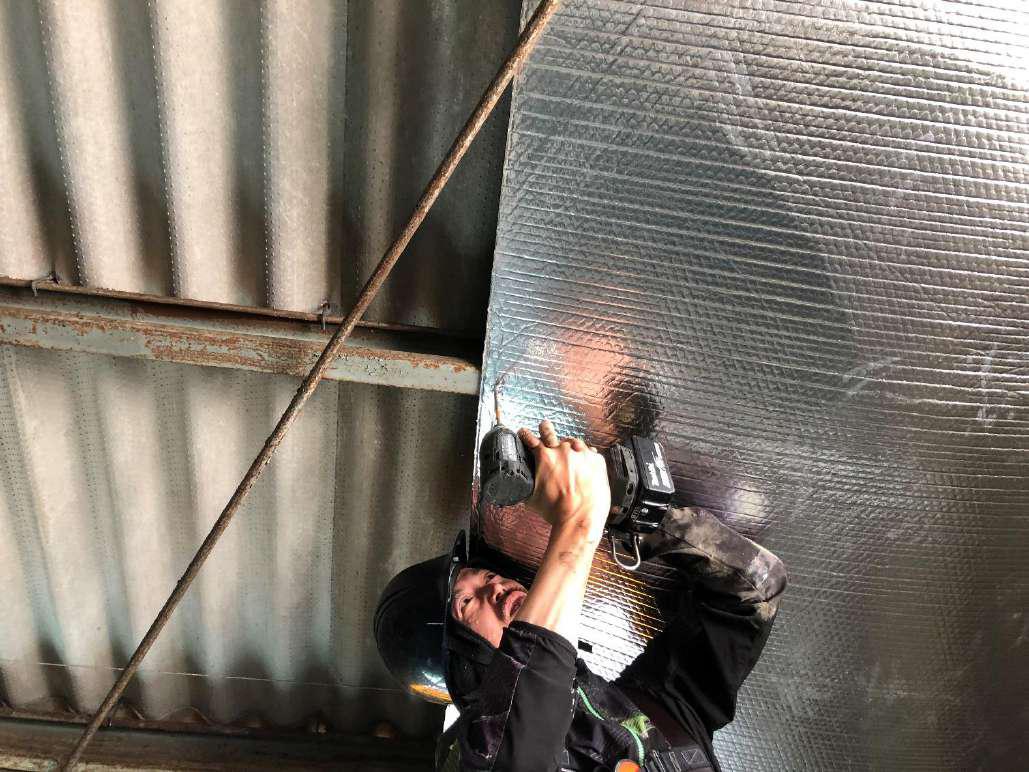 サーモバリア屋根下工法の密閉施工